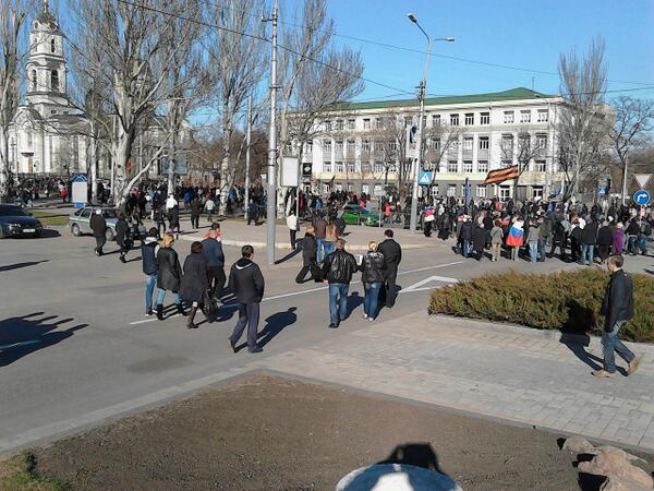 В Донецке на митинг сторонников сил самообороны Донбасса, прошедший 23 марта 2014 года пришло около 100 тысяч человек. Как сообщает корреспондент Малоросинформа, главными лозунгами акции стали Свободу Павлу Губареву! Свободу Юго-Востоку! Референдуму — да!