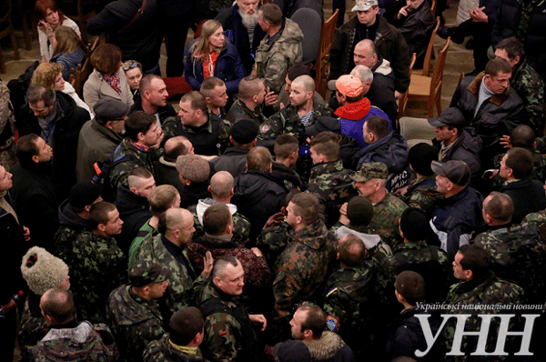 18 марта 2014 года в помещении Киевской городской государственной администрации состоялось широко анонсированное собрание сотников  самообороны Майдана с целью решения одного из главных вопросов: что дальше делать с простаивающим вхолостую Майданом, какова будет его судьба