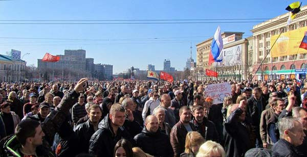 Более 5 тысяч человек приняли участие в митинге, прошедшем в Харькове 23 марта 2014 года. Как сообщает корреспондент Малоросинформа, участники акции требовали введения русского языка как второго государственного, а также федерализации Украины