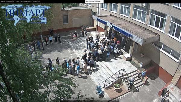 Явка на референдуме, проходящем 11 мая 2014 года в Донецке, Луганске и областях, высока, несмотря на неспокойную обстановку. К избирательным участкам выстраиваются огромные очереди