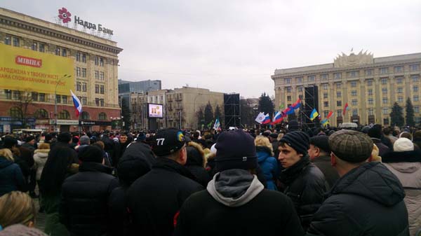 Харьков полностью был взят под контроль сил самообороны 1 марта 2014 года. Над Обладминистрацией развеваются российский и украинский флаги. Находившиеся там бандеровцы взяты в плен. ФОТОРЕПОРТАЖ корреспондента портала Малоросинформ