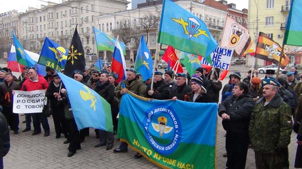 Митинг под названием 'Своих не бросаем!' прошёл 9 марта 2014 года в Ростове-на-Дону. В акции приняли участие активисты Евразийского союза молодёжи (ЕСМ) и других патриотических организаций. Мероприятие посетила Екатерина Губарева