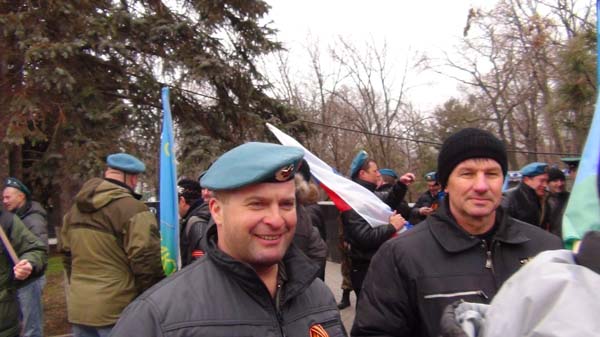 Митинг под названием 'Своих не бросаем!' прошёл 9 марта 2014 года в Ростове-на-Дону. В акции приняли участие активисты Евразийского союза молодёжи (ЕСМ) и других патриотических организаций. Мероприятие посетила Екатерина Губарева