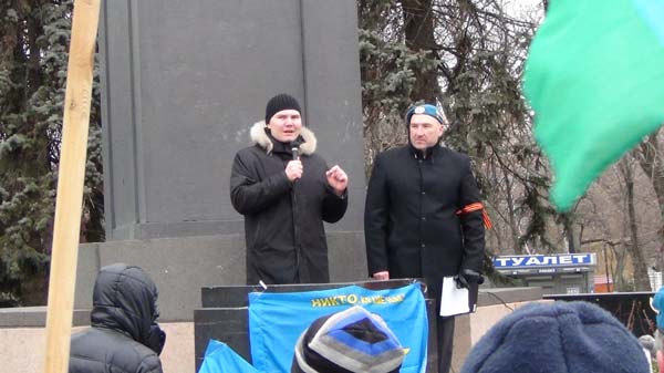 Митинг под названием 'Своих не бросаем!' прошёл 9 марта 2014 года в Ростове-на-Дону. В акции приняли участие активисты Евразийского союза молодёжи (ЕСМ) и других патриотических организаций. Мероприятие посетила Екатерина Губарева