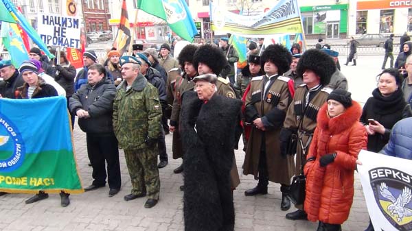 Митинг под названием 'Своих не бросаем!' прошёл 9 марта 2014 года в Ростове-на-Дону. В акции приняли участие активисты Евразийского союза молодёжи (ЕСМ) и других патриотических организаций. Мероприятие посетила Екатерина Губарева