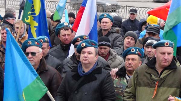 Митинг под названием 'Своих не бросаем!' прошёл 9 марта 2014 года в Ростове-на-Дону. В акции приняли участие активисты Евразийского союза молодёжи (ЕСМ) и других патриотических организаций. Мероприятие посетила Екатерина Губарева