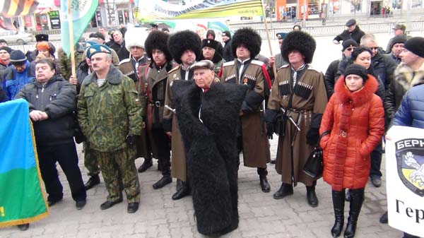 Митинг под названием 'Своих не бросаем!' прошёл 9 марта 2014 года в Ростове-на-Дону. В акции приняли участие активисты Евразийского союза молодёжи (ЕСМ) и других патриотических организаций. Мероприятие посетила Екатерина Губарева